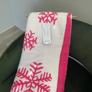 Nicole Miller snowflake oversized throw